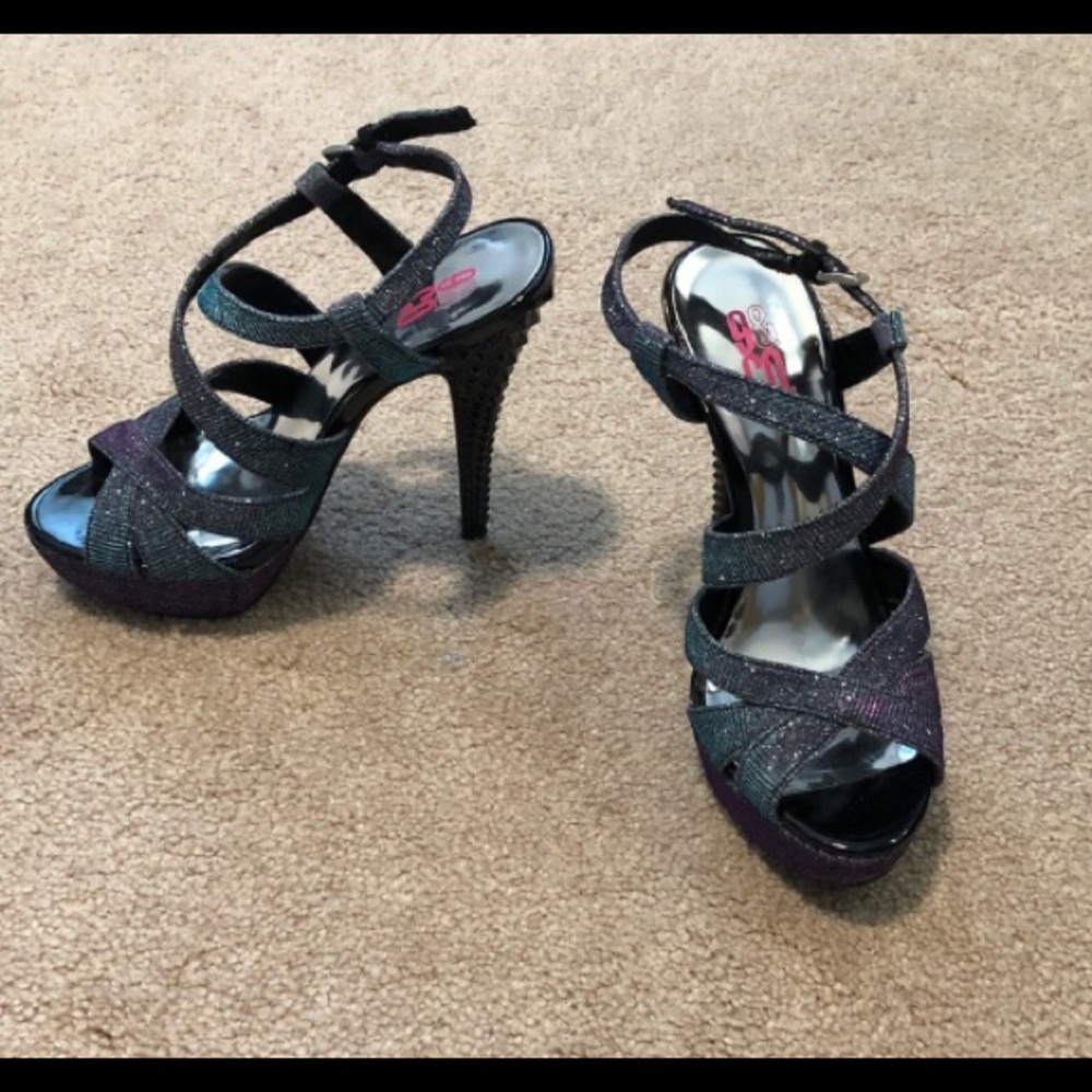 Nine & CO iridescent heels